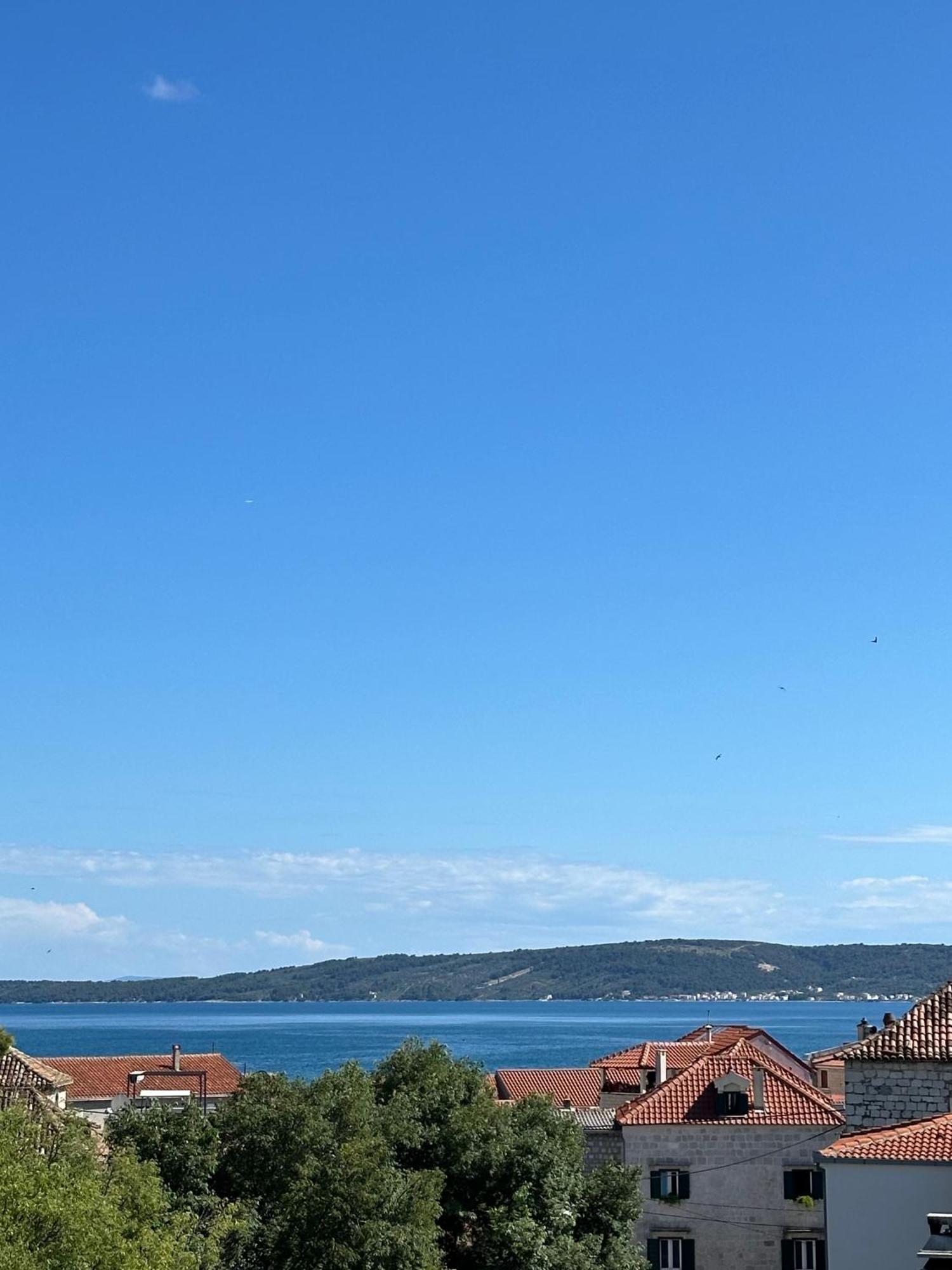 Bee House Suite - Brand New Apartment 100 M From Sea Kaštela Kültér fotó