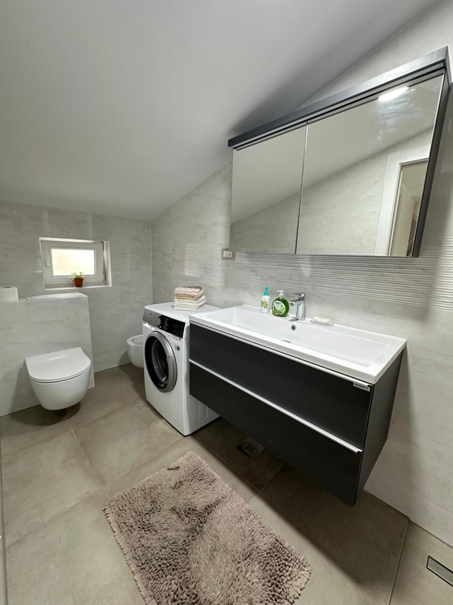 Bee House Suite - Brand New Apartment 100 M From Sea Kaštela Kültér fotó