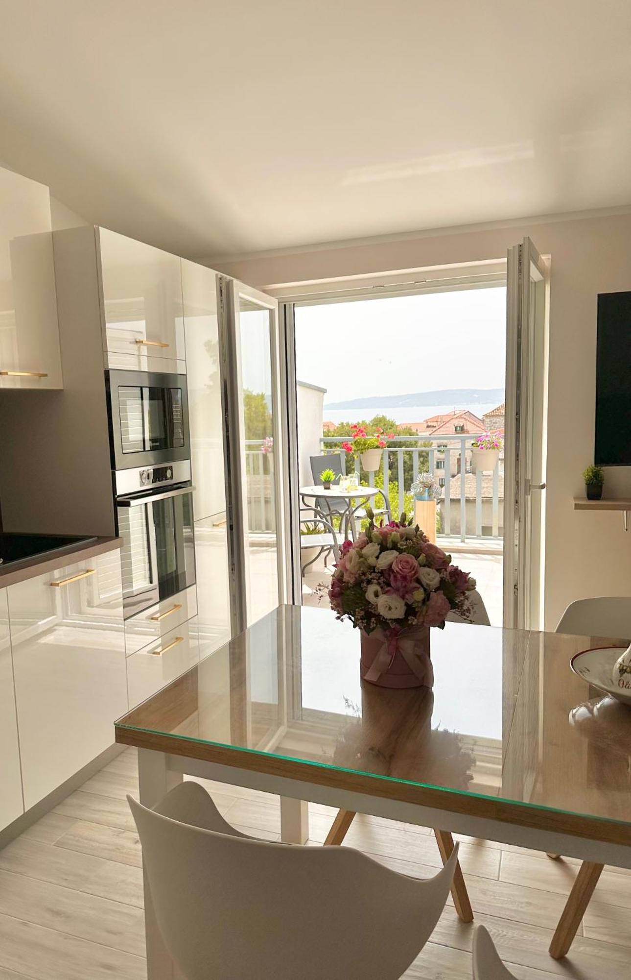 Bee House Suite - Brand New Apartment 100 M From Sea Kaštela Kültér fotó