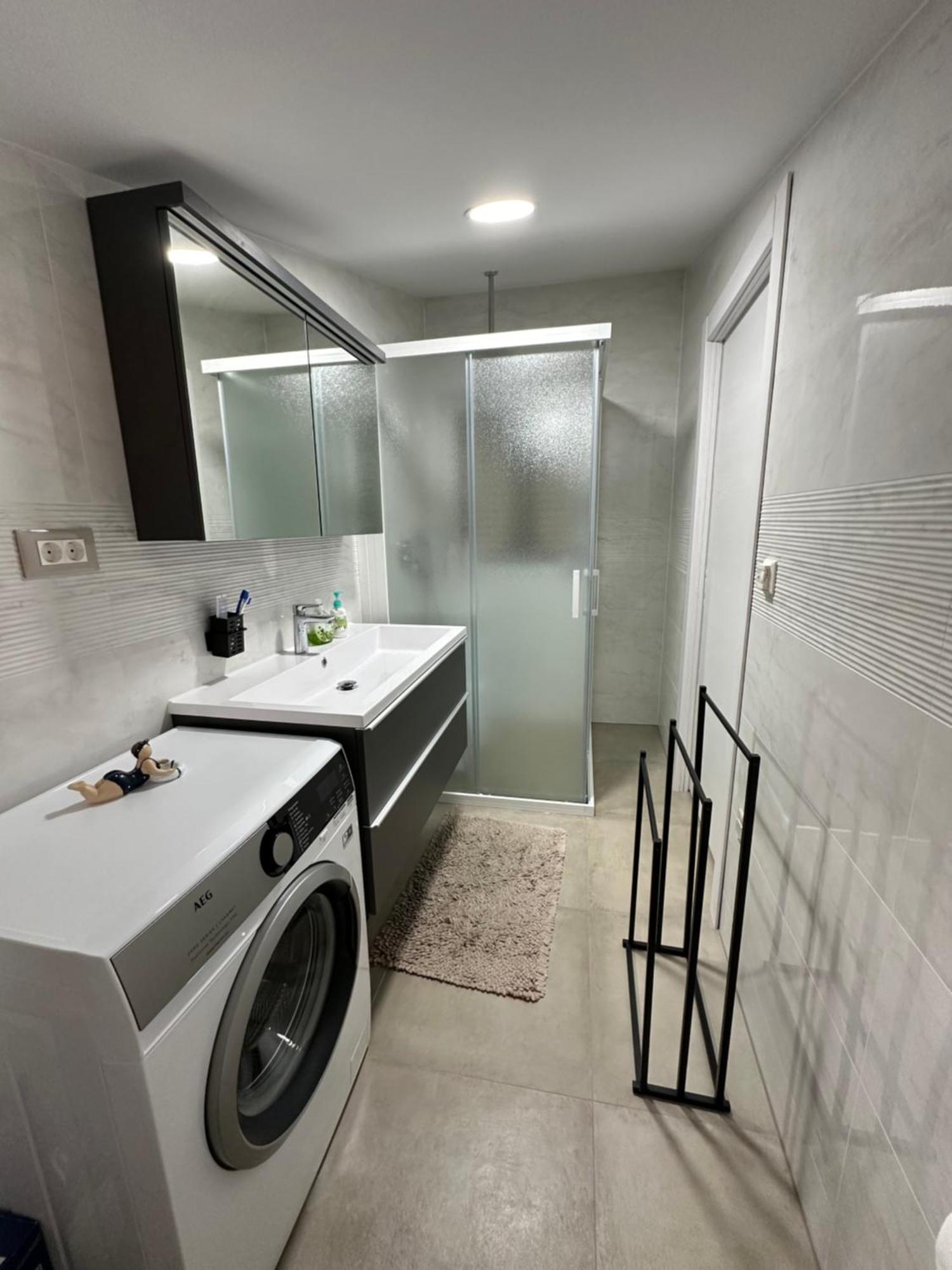 Bee House Suite - Brand New Apartment 100 M From Sea Kaštela Kültér fotó