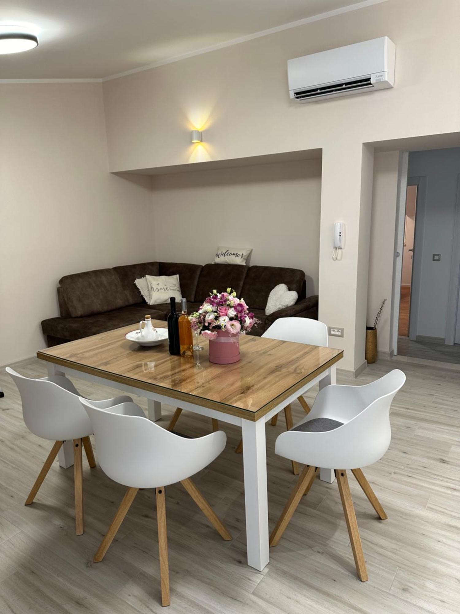 Bee House Suite - Brand New Apartment 100 M From Sea Kaštela Kültér fotó