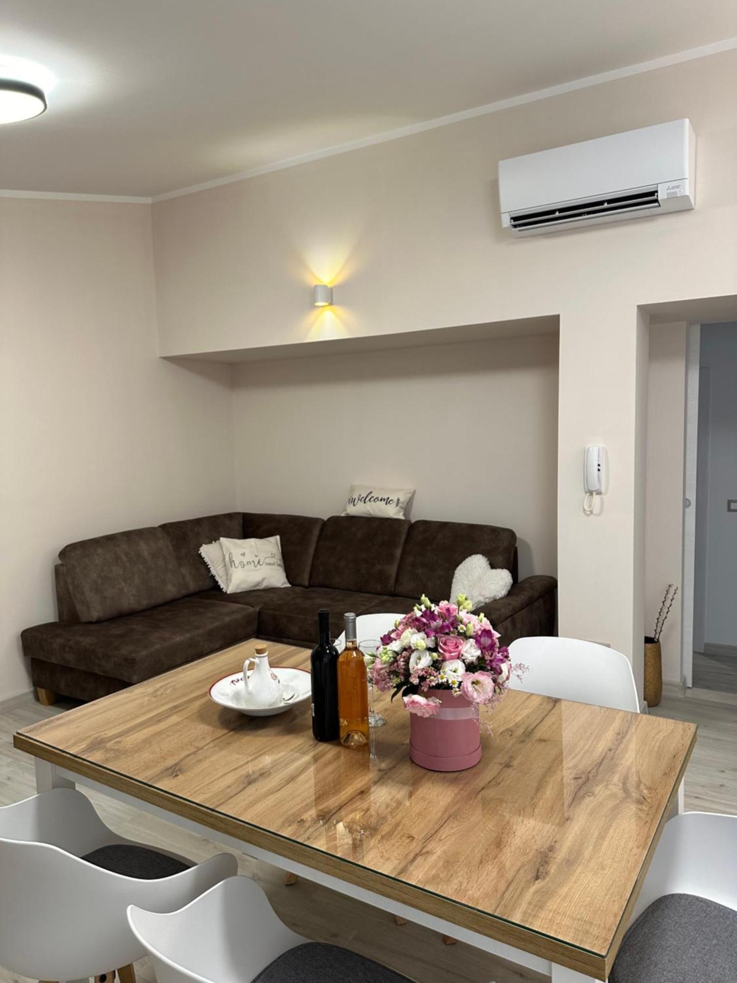Bee House Suite - Brand New Apartment 100 M From Sea Kaštela Kültér fotó