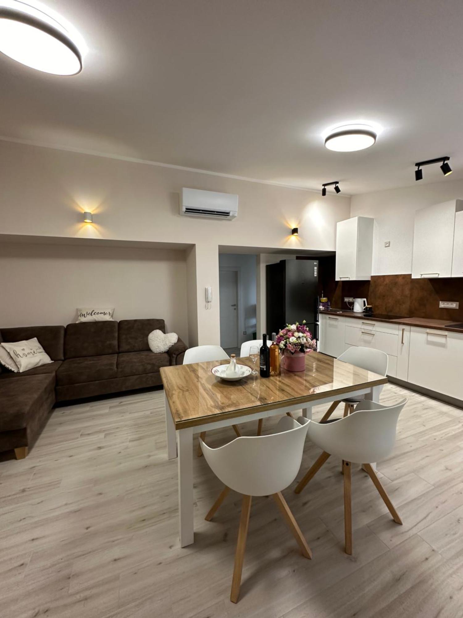 Bee House Suite - Brand New Apartment 100 M From Sea Kaštela Kültér fotó