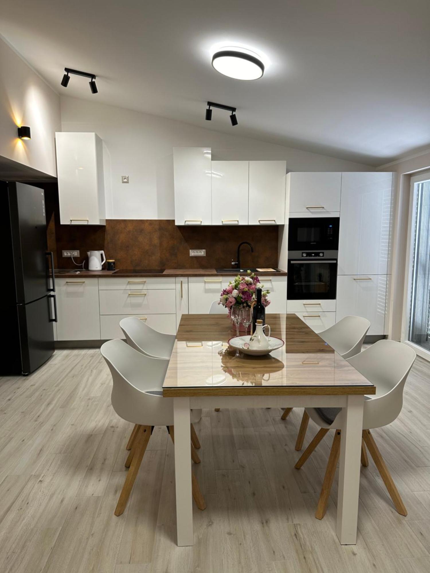 Bee House Suite - Brand New Apartment 100 M From Sea Kaštela Kültér fotó