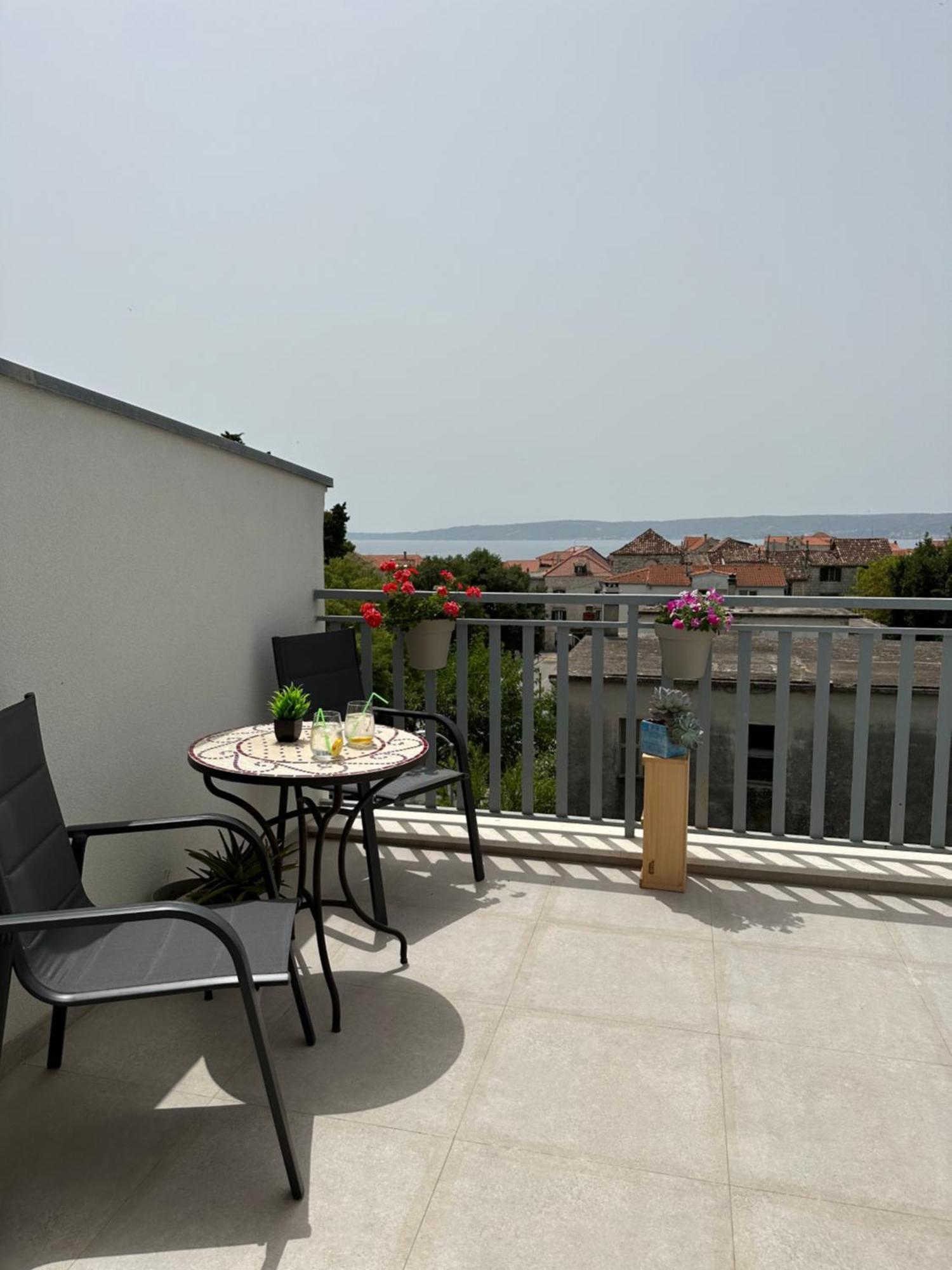 Bee House Suite - Brand New Apartment 100 M From Sea Kaštela Kültér fotó